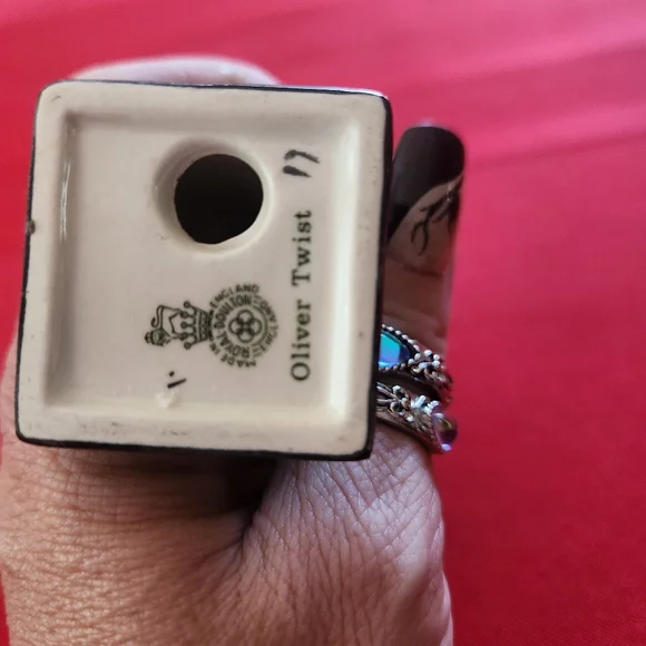 Royal Doulton Oliver Twist figurine - Picture 2 of 2